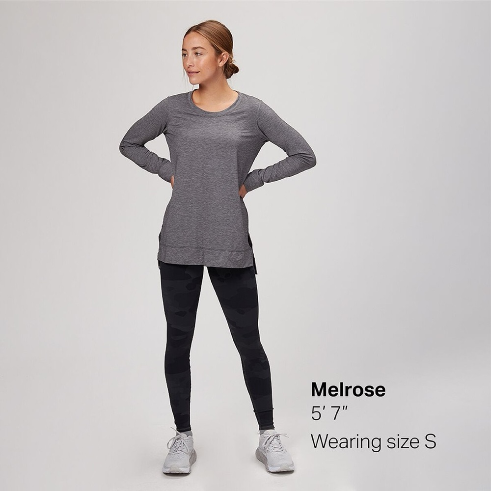Patagonia Women's Long-Sleeved Glorya Side-Slit Top
– Size M Blue